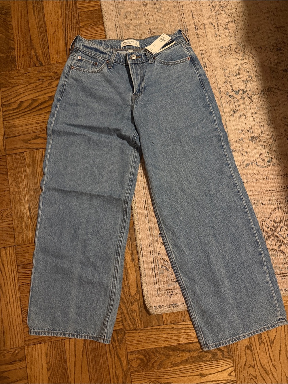 Abercrombie and fitch low rise ultra loose NWT 25s